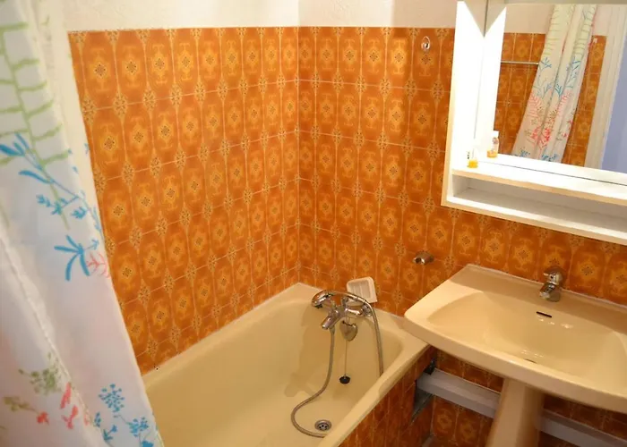 060 2 Pieces Vue Sur Les Falaises Avec Parking *